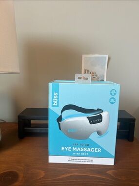Bliss Silver and Black Eye Massager with Heat